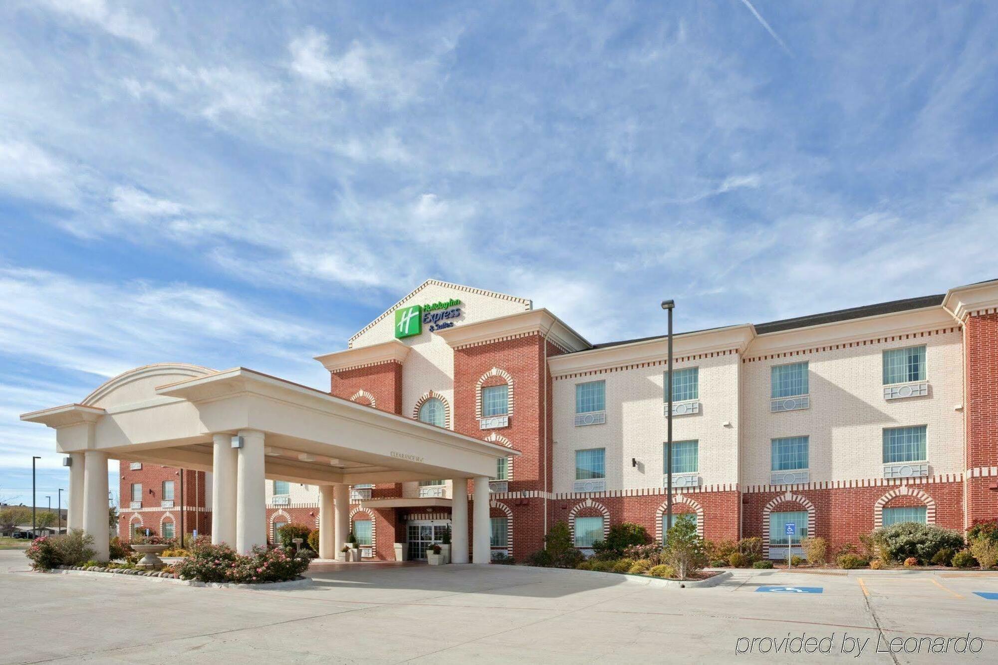 Holiday Inn Express Hotel & Suites Pampa By Ihg Exterior photo